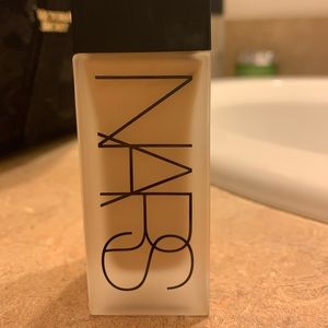 NARS All Day Luminous Weightless Foundation